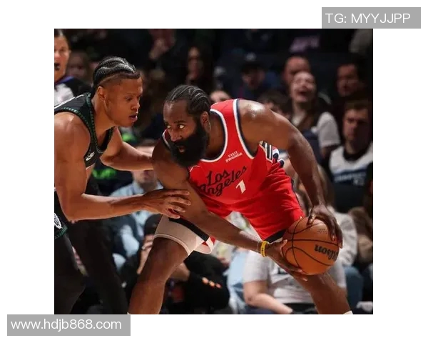 戈贝尔六犯被罚下，快船森林狼激战末节